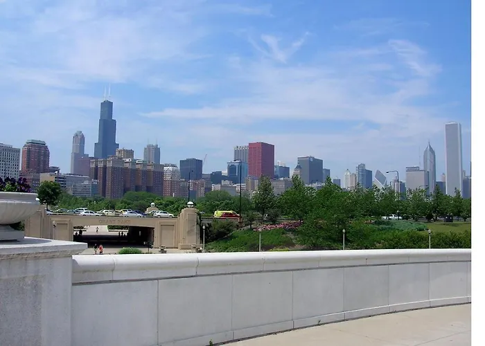 By Marriott Chicago / Hotel Bloomingdale