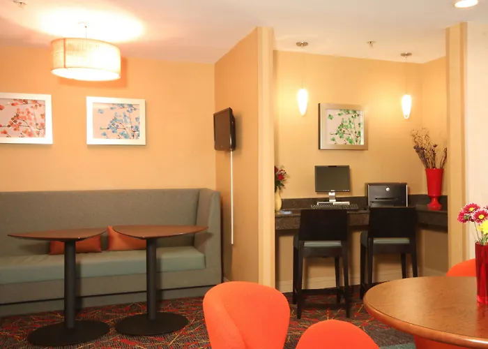 By Marriott Chicago / 3* Bloomingdale