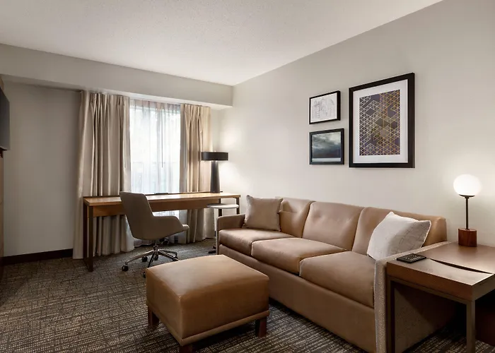 Hotel By Marriott Chicago / 3*