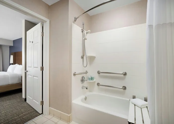 By Marriott Chicago / 3* Bloomingdale